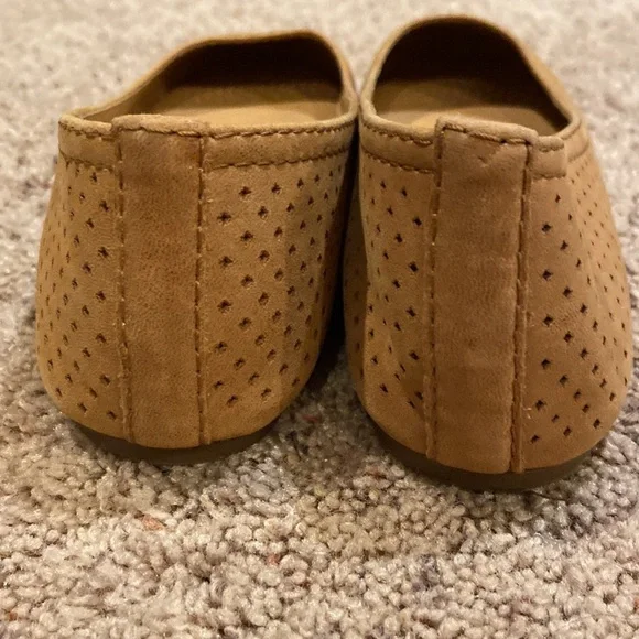 Lucky Brand Flats Diamond Pinhole Design, Sz 8, Color Tan, Ready for Spring EUC - Picture 3 of 14